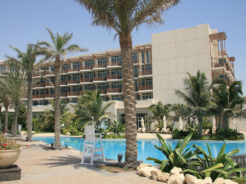 Crowne Plaza Duqmt