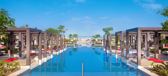 W Hotel Muscat Pool Bereich nah