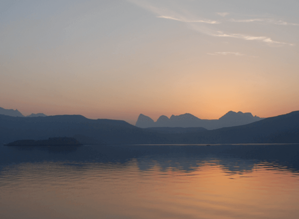 Morgenstimmung im Shimm Fjord bei Reisen in Musandam