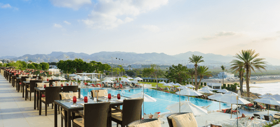 Crowne Plaza Muscat Dining Terrasse