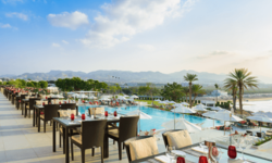 Crowne Plaza Muscat Dining Terrasse