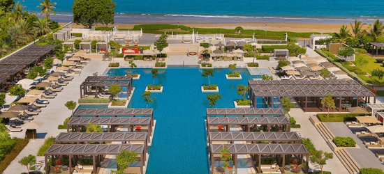 W Hotel Muscat Pool Bereich
