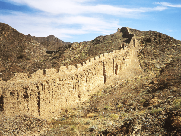Die Stadtmauer von Bahla