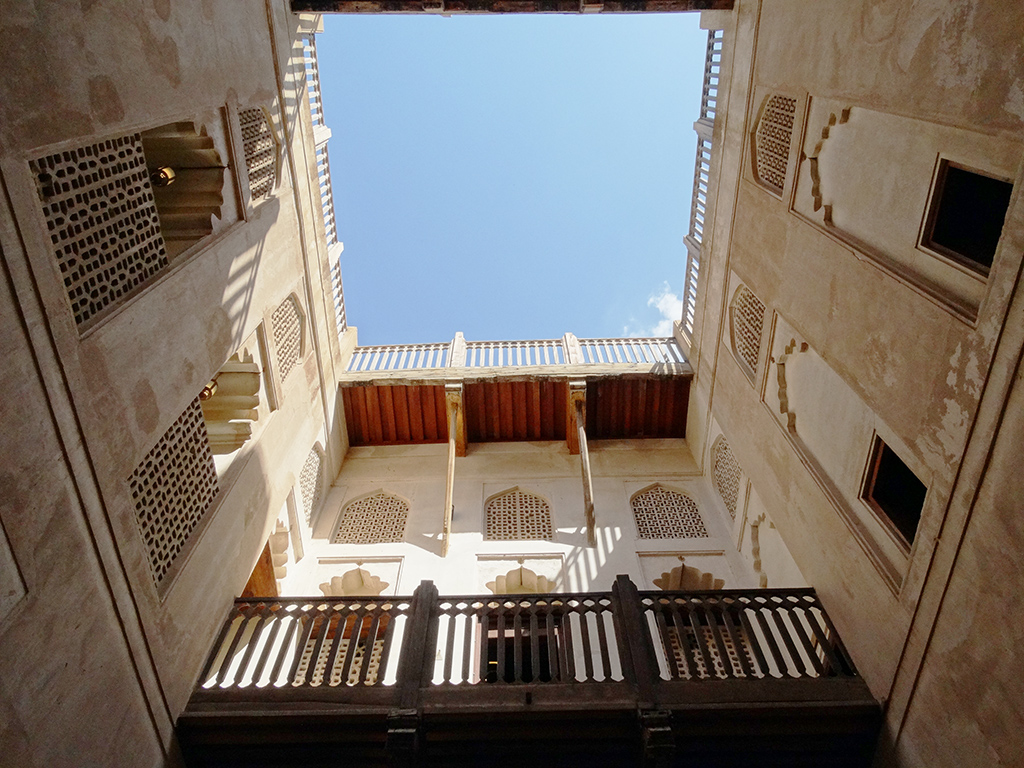 Innenhof der palastartigen Festung von Jabreen / Djabrin